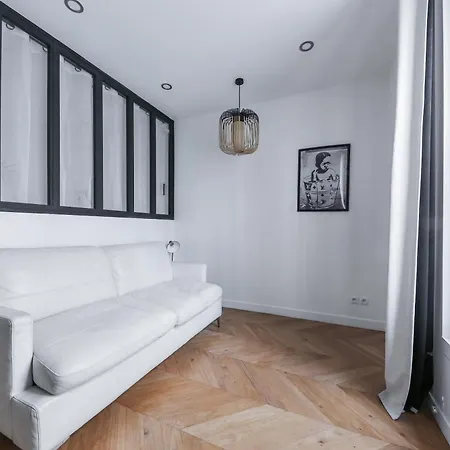 4-star For 4, 10 Mn From Champs-élysées *