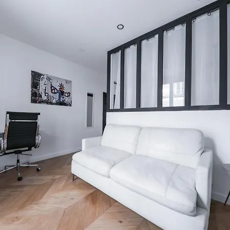 4-star For 4, 10 Mn From Champs-élysées *